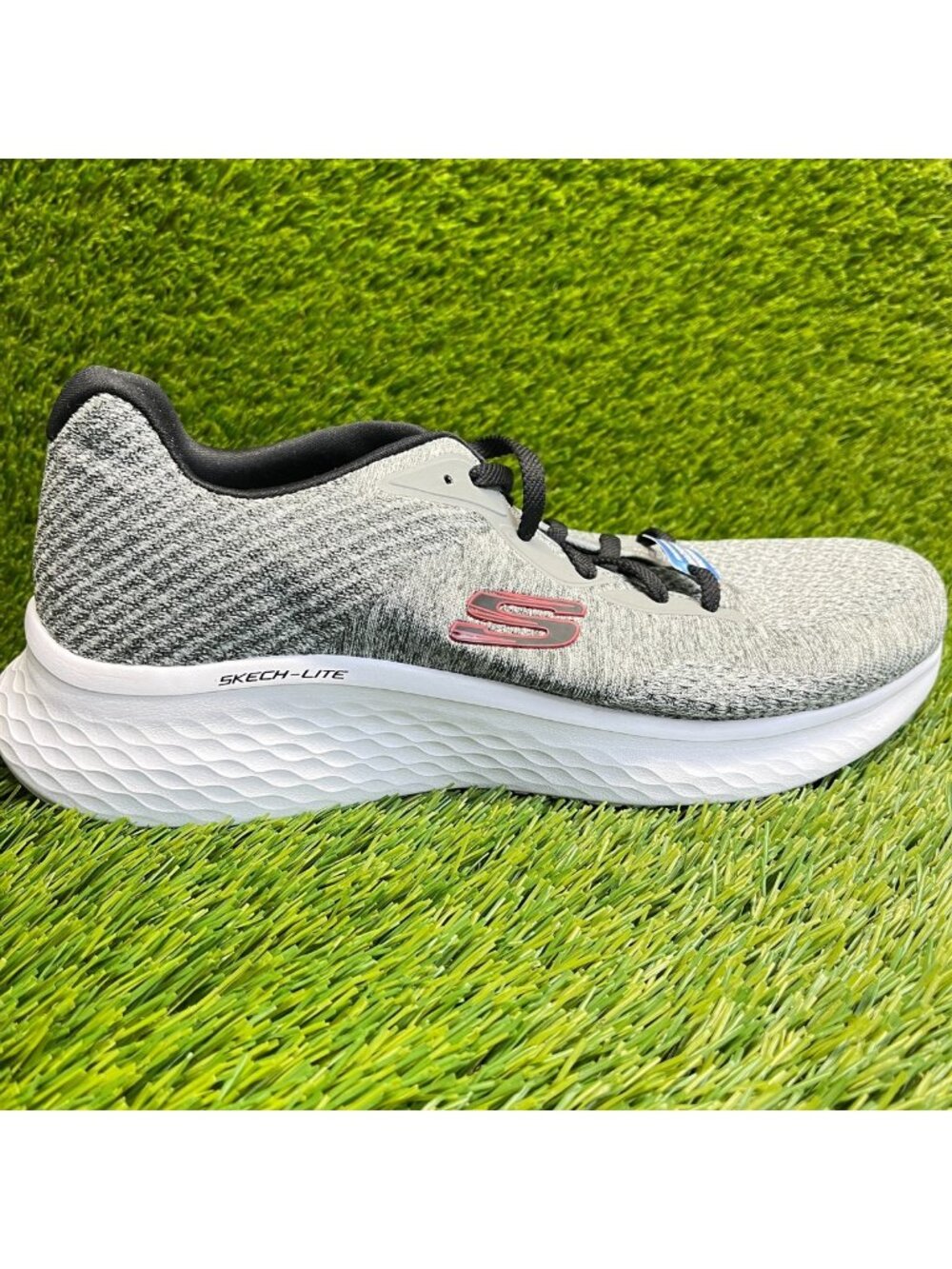 Skechers Skech Lite Pro Mens Size 10E Gray White Athletic Running Shoes Sneakers